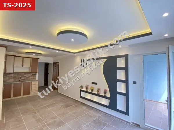 Seferihisar Mersin Alanı'nda Asansörlü Denize 50m! Modern Mimarili Satılık 1+1 Dair