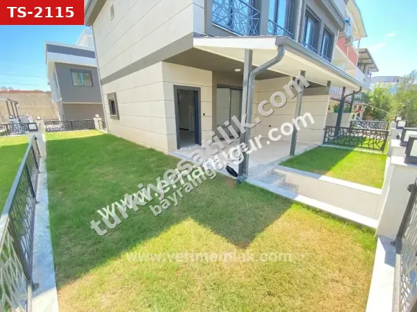 Seferihisar Doğanbey De Deniz Yakın Bahçeli Satılık 3+1 Villa