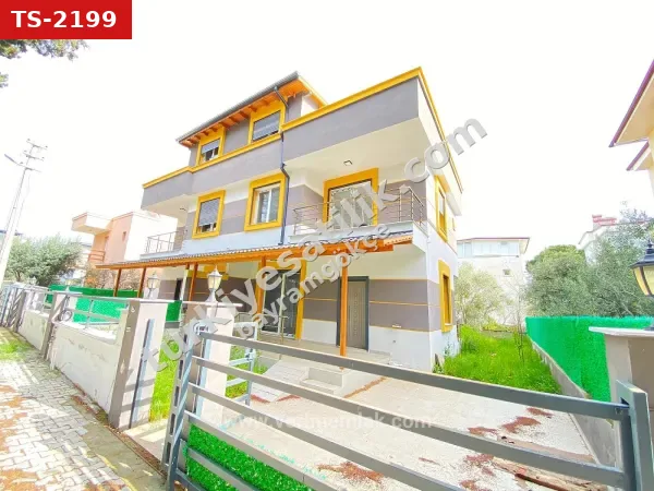 Doğanbey De Mustakil Bahçeli Ferah Denize Yakın Satılık 3+1 Villa