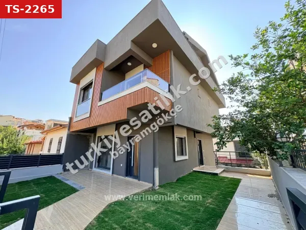 Özdere Çukuraltı Merkez'de Deniz Manzaralı Geniş Bahçeli Villa