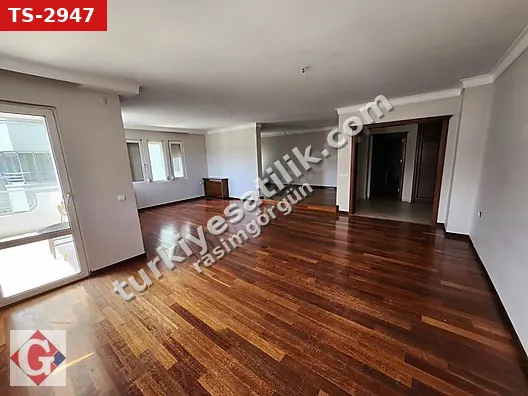 GÖRGÜN'DEN VALİ YOLU'NDA PARK MANZARALI 3+1 GB OTOPARKLI DAİRE
